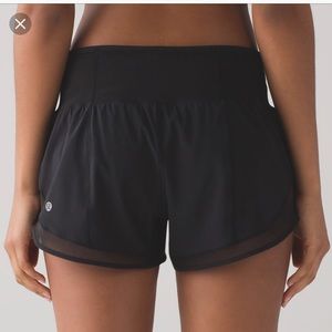 LULU LEMON BLACK SHORTS